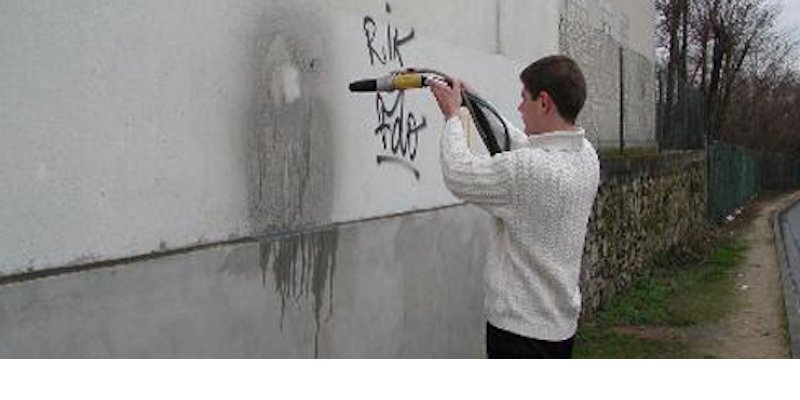 Intervention pour effacement de graffiti